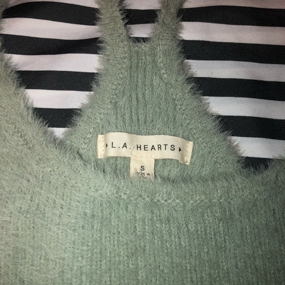 Fuzzy PacSun tank - Picture 2 of 3